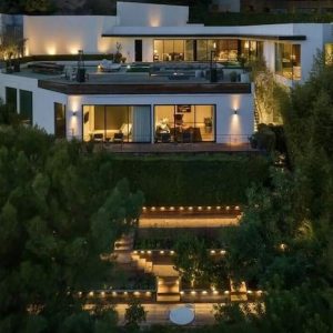 Single Family Home/House in Los Angeles, CA
